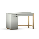 B-DES45 pojemne biurko z dwiema szufladami i szafką. Do wyboru: rozmiar, materiał i kolor. Stelaż z litego drewna.